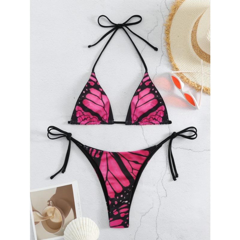 Женский двухсекционный купальник-бикини с принтом крыльев зеленой бабочки. Треугольный топ с завязками на шее и стринги с боковыми завязками. S красный