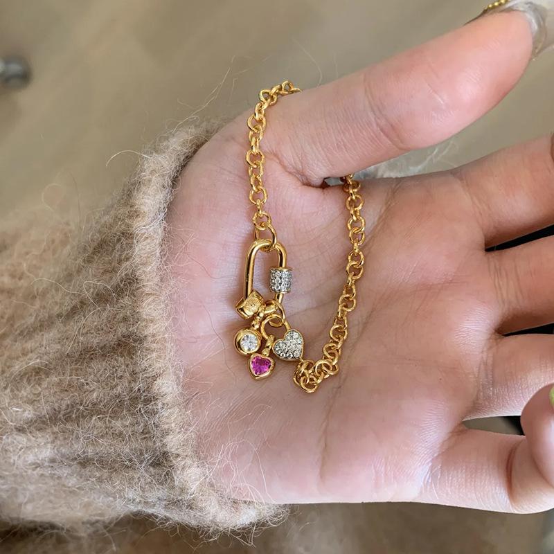Vintage Style Light Luxury Fashion Collar Chain Heart-shaped Lock Clasp Necklace for Women Party Wedding Romantic