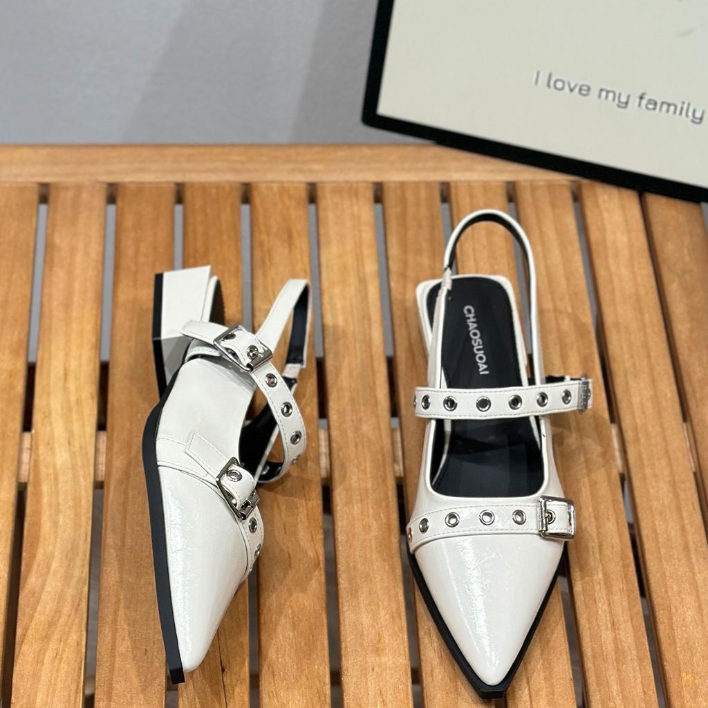 Internet celebrity fairy wind low heel single shoes female 2025 summer new popular pointed flat versatile gentle bag head sandals
