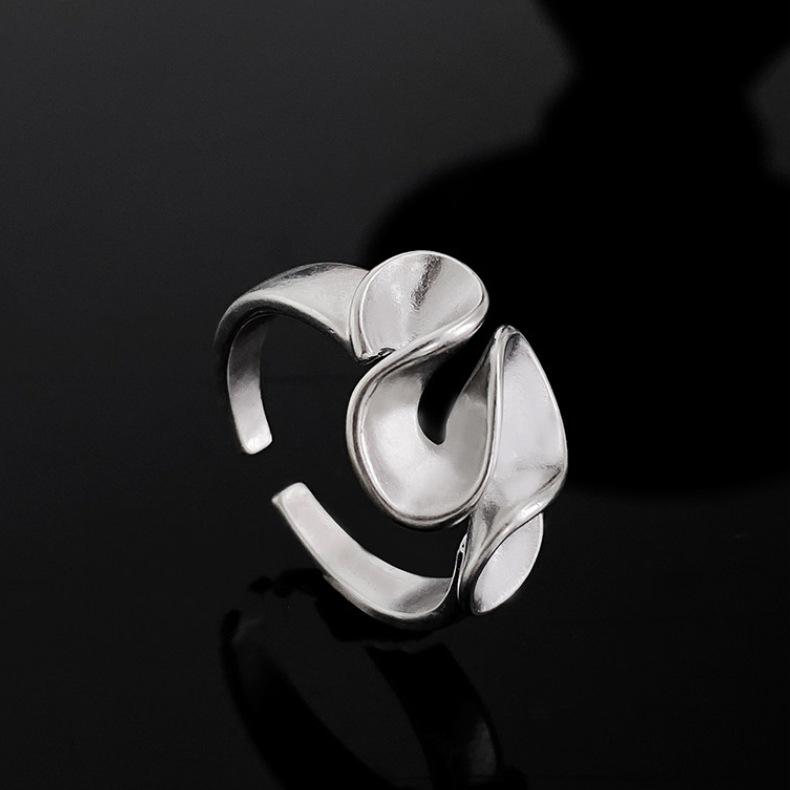 Women's Personalized Pleated Wave Thumb Ring - Niche Design Openwork Index Finger Fashion