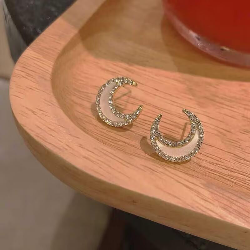 Full Diamond White Moonlight Crescent Stud Earrings for Women's Light Luxury New Rhinestone Design Earrings, Japanese and Korean Super Fairy Jewelry