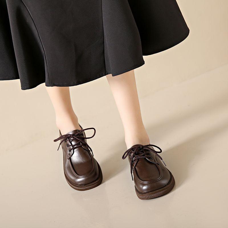 Små skinnsko dame 2025 vår ny retro allsidige remmer enkeltsko rund tå lav hæl tykk hæl snøresko Brock sko