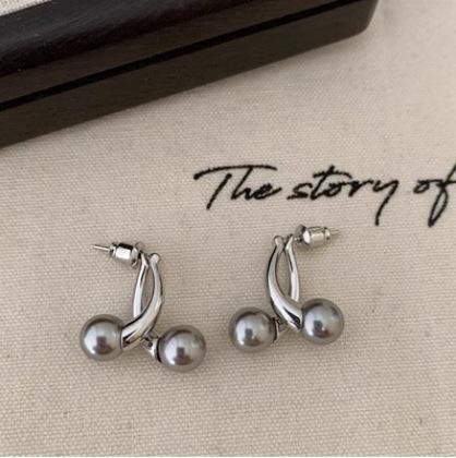

Cold temperament two wearing pearl earrings women s new trendy temperament earrings, high-end light luxury earrings are popular хізер сірий колір