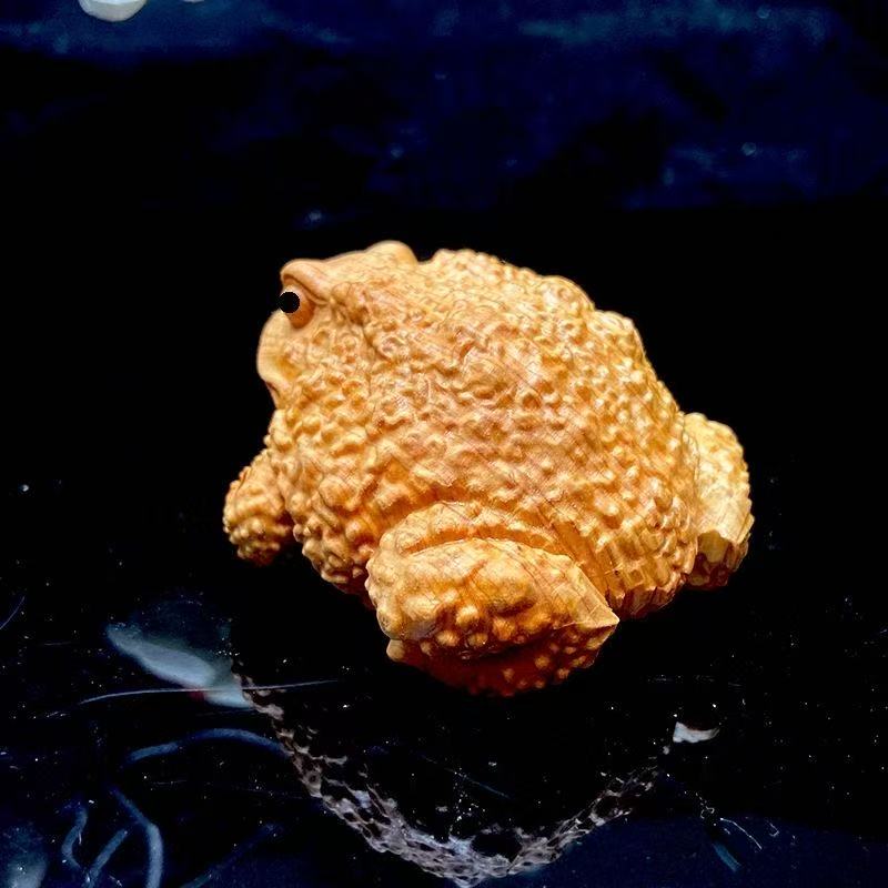 Natürliche Zypresse Goldene Kröte Skulpturen und Figuren Chinesisches Frosch-Maskottchen Zuhause Zimmer Büro Reichtum Glück Feng Shui Dekor