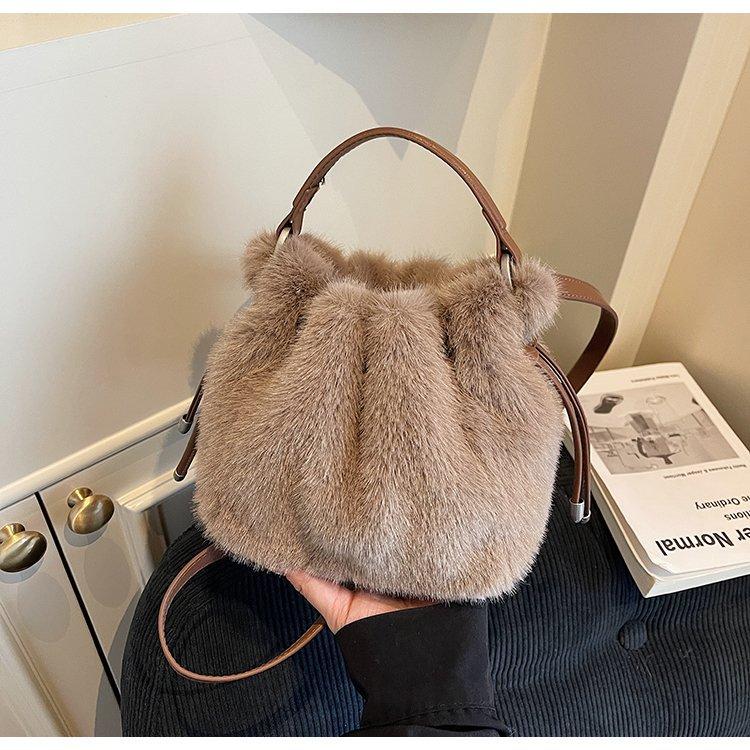 New Plush Bucket Bag Women's Daily Versatile Messenger Bag Fashion Shoulder Bag Pleated Fluff Handbag