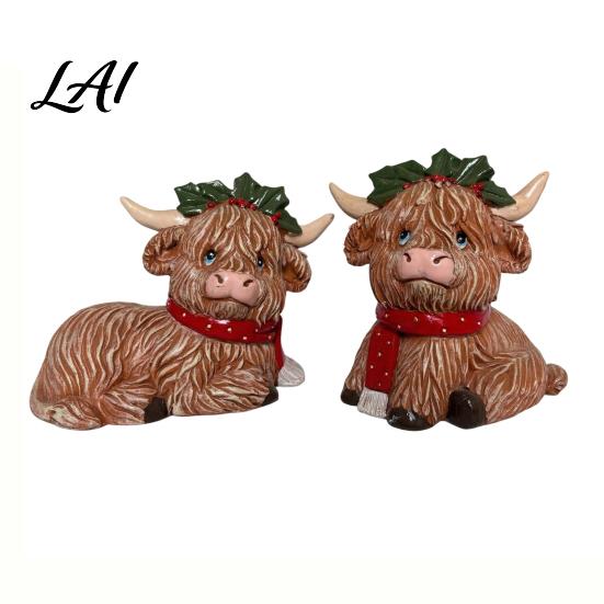 Decorative Resin Sculpture 2Pcs Christmas Highland Cow Figurine Yak Statue with Red Holiday Gift for Her Scarf Cute Animal Desktop Ornaments