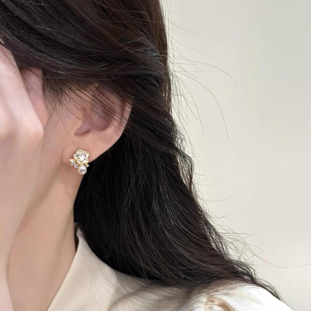 Zhuji Pearl French Classic Camellia Freshwater Pearl Stud Earrings Fashion High-End Women's Jewelry.