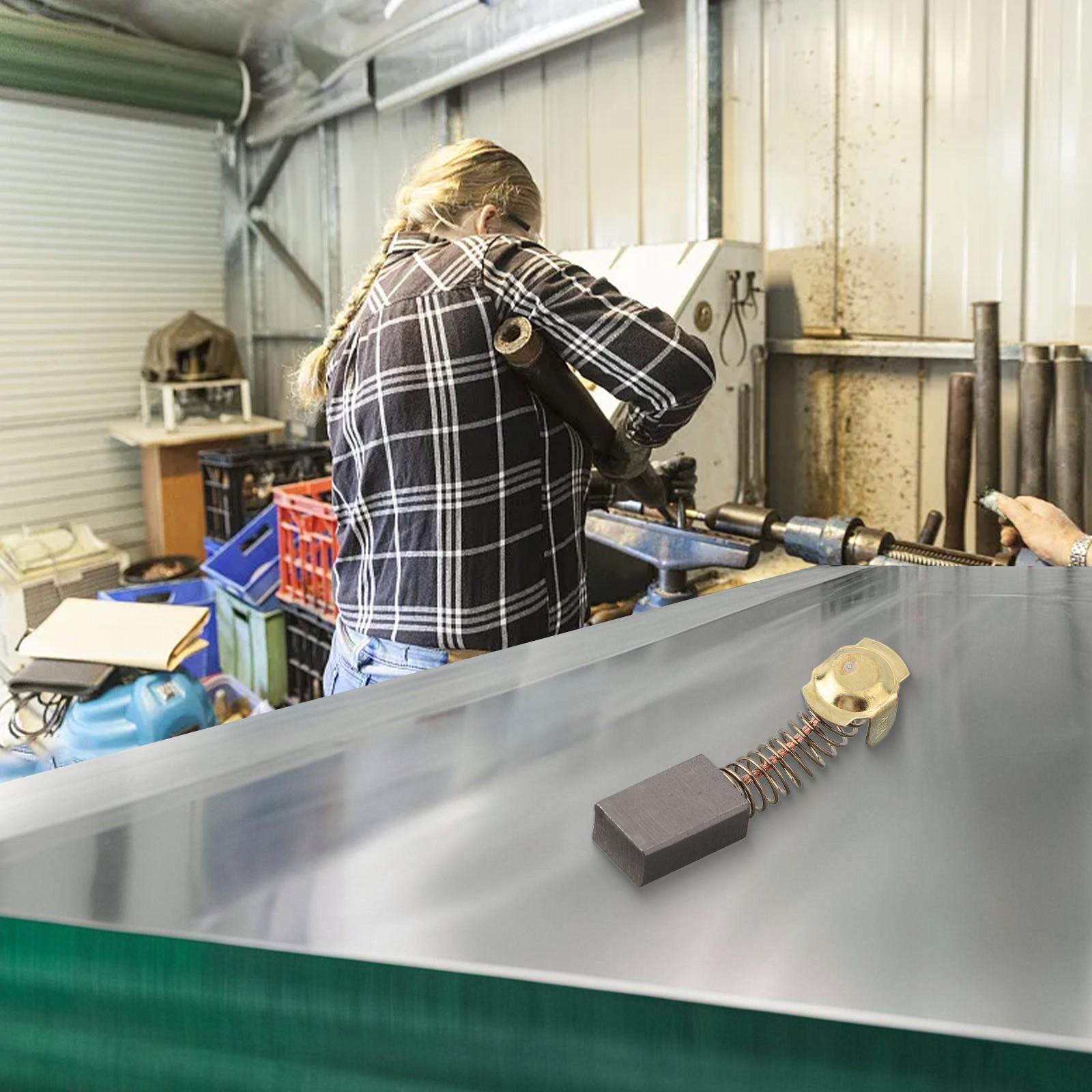 

Содержимое упаковки Запасная часть для электроинструмента Наименование Фотографии показывают