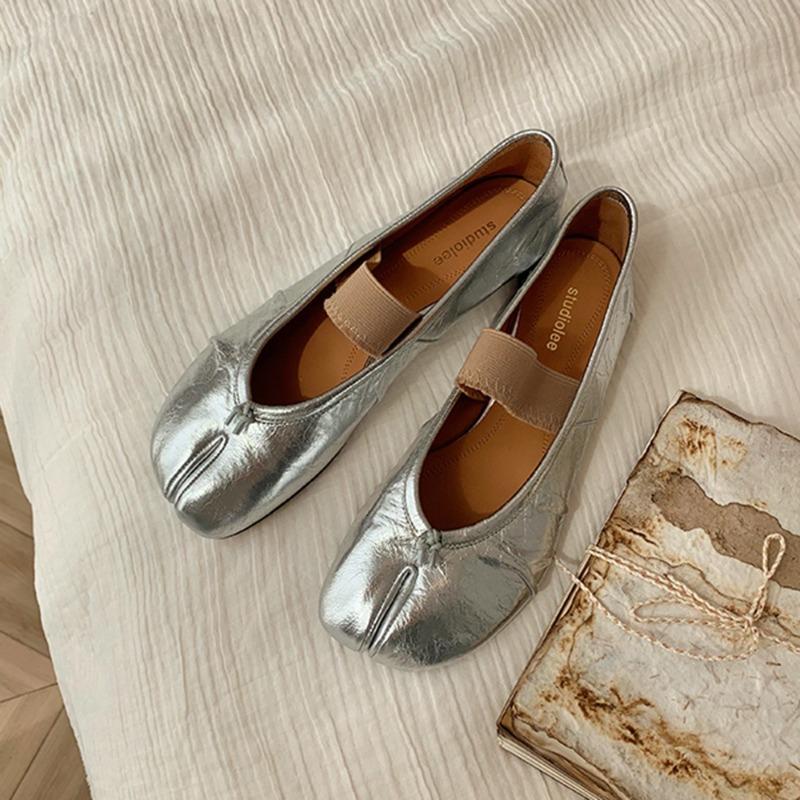 Fashion Fashion Tabi Ninja Shoes WomenRound Split Toe Shallow Thick Heel Sandals Single Mid Heel Mary Janes Shoes Female Pumps