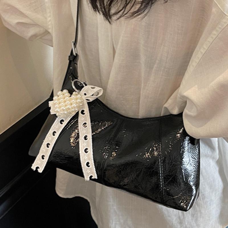 Korean Version of Fashionable and Foreign Style Commuter Armpit Bag Women's 2025 Summer New Casual Simple and Gentle Wind Shoulder Messenger Bag
