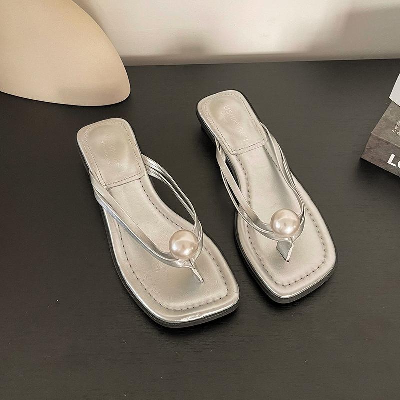 Internet celebrities popular soft-soled flip-flops shoes women wear 2024 summer new casual versatile beach sandals