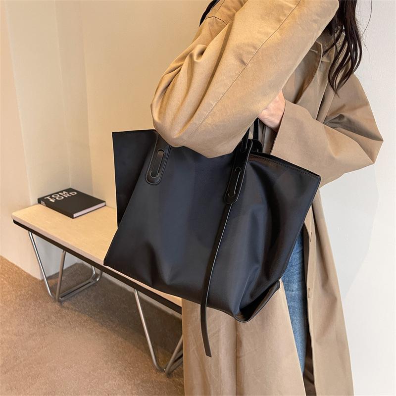 New Oxford Buttot Bag Women'S Large Capacity Simple Casual Shoulder Bag Textured Versatile Commuter Underarm Bag