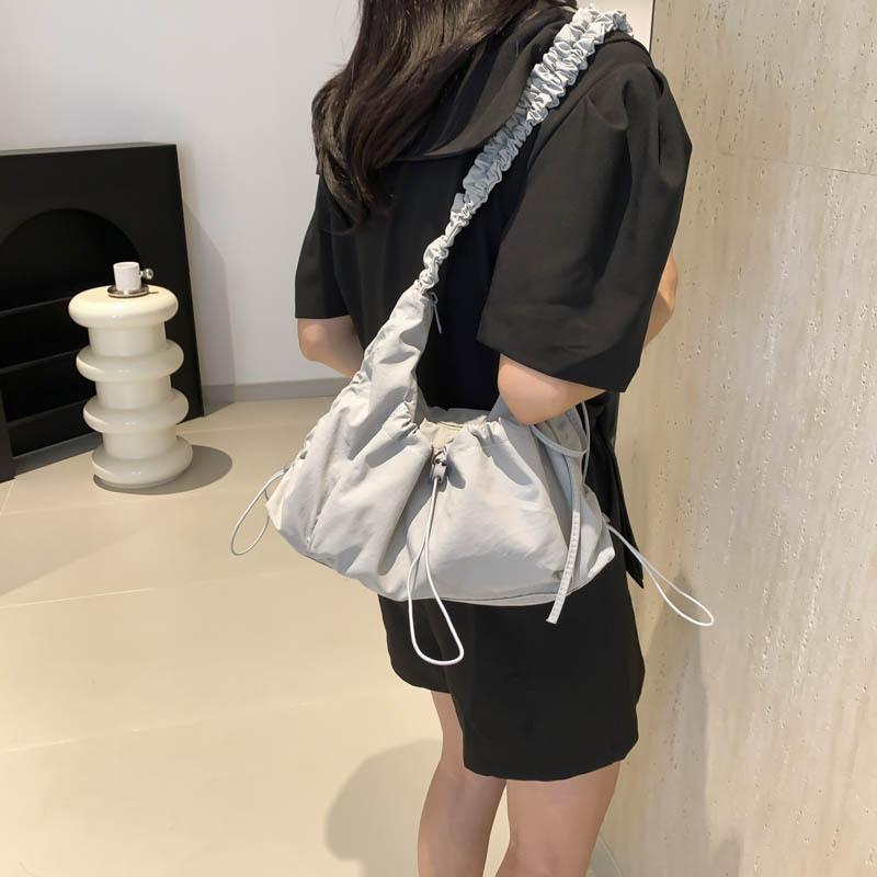 Folded canvas bag, female tote bag, large capacity summer messenger 2025 new casual college student class bag