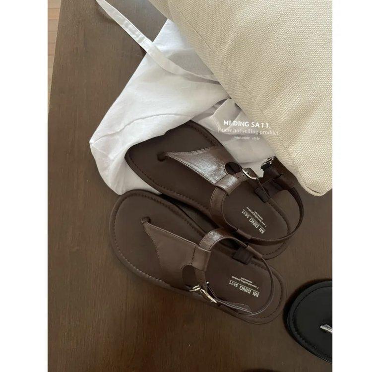 French flat-soled toe sandals women's shoes 2025 new summer Korean version niche design soft-soled beach Roman shoes