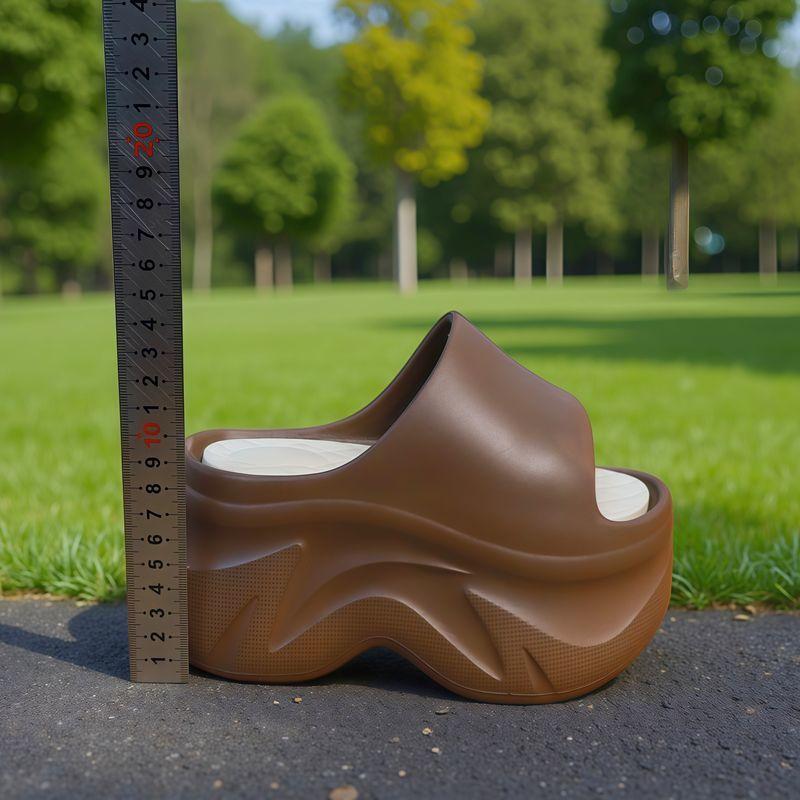 Las zapatillas de tacón alto más nuevas de moda de verano para mujer con suela gruesa de 9 cm de altura, zapatillas para interior y exterior, tipo nube, chanclas de EVA
