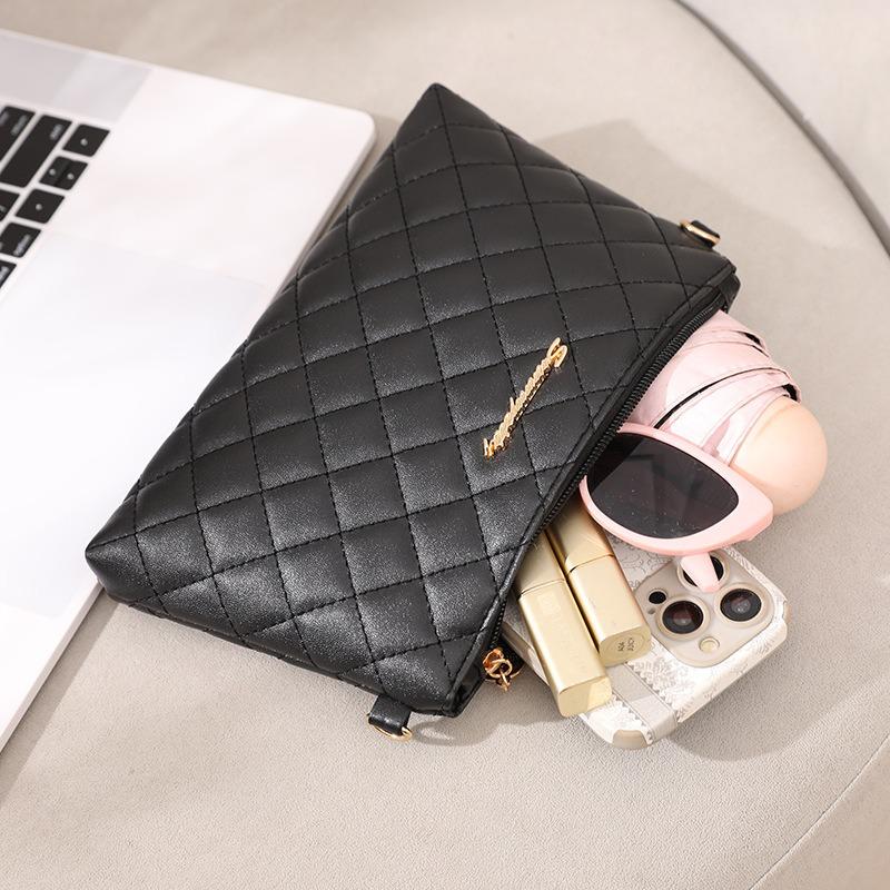 Simple Atmospheric Chain, Small Square Bag, Small Fresh Rhombus Embroidered Shoulder Mobile Phone Bag, a Women's Bag.