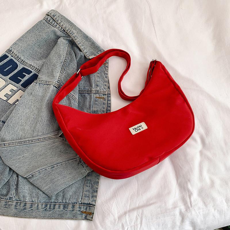 Fashionable Crescent Moon Shape Street Style Shoulder Bag For Women 2024 Casual Student Bag красный