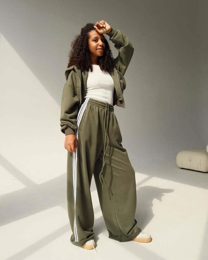 Sport und Freizeit neue Kapuzenjacke Kordelzug locker gerade kontrastierende gestreifte Hose Wide-Leg-Hose zweiteiliges Set Damen
