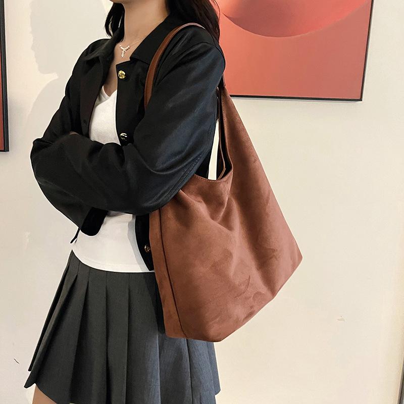 Beliebte koreanische Retro-Einfache Wildleder-Textur-Tragetasche Damen-Freizeit-Pendler-Vielseitige Umhängetasche