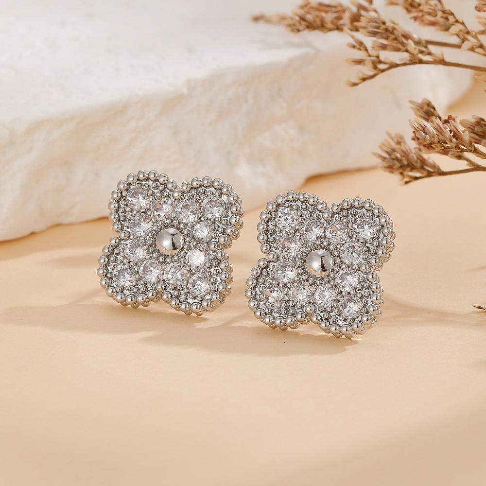 Small Fragrant Wind Romantic Sweet Fashion Temperament Ladies Micro-Studded With Diamond Zircon Four-Leaf Clover Flower Earrings