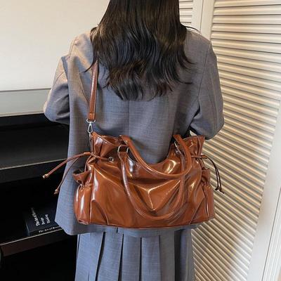 Retro Textured Shoulder Bag - 2025 Autumn Trendy Women's Fashion, Spicy Girl Motorcycle Style.
