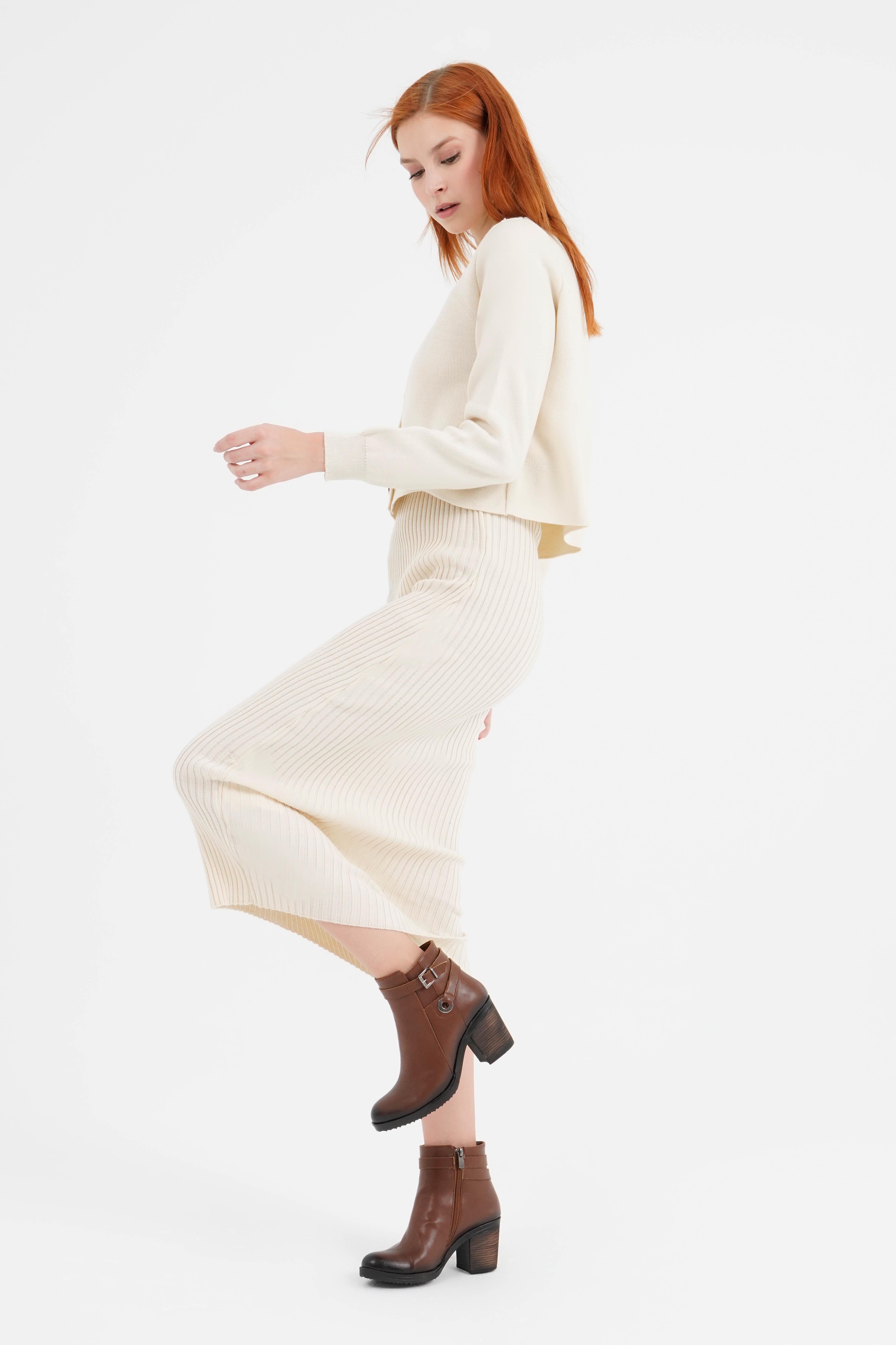 

Callizio/женские классические ботильоны из веганской кожи на квадратном среднем каблуке, модная зимняя обувь ручной работы с пряжкой на манжетах и ​​подробной молнией