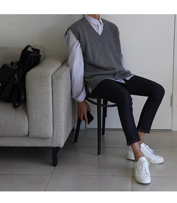 Korean Style V-Neck Sleeveless Cardigan - Men's Knitted Sweater Vest for Spring & Autumn In Solid Colors