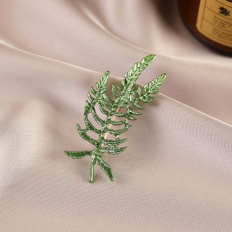 Elegant Pearl Brooch for Women's Suits - High-End Jewelry Pin