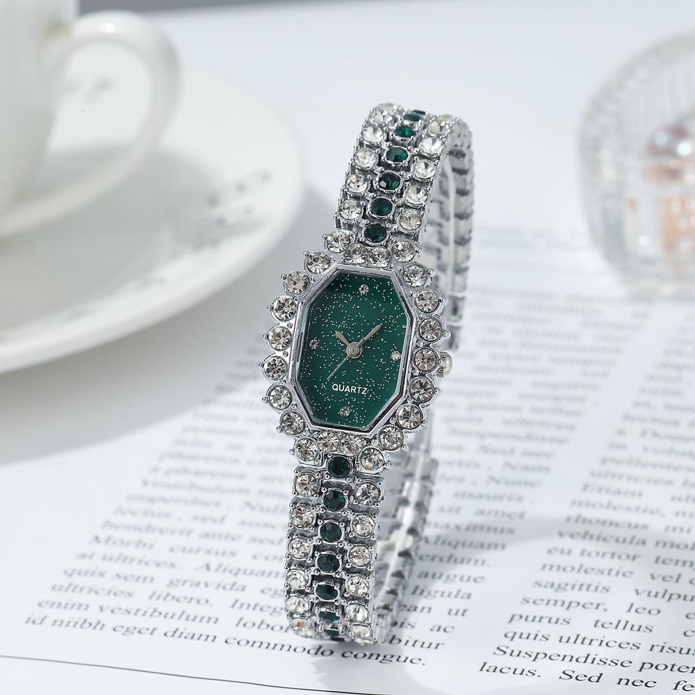 New Style Steel Band Bracelet Simple Casual Jewelry Ladies Watch Personality Oval Diamond Alloy Watch Ladies