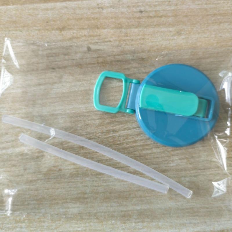 

1 комплект крышек для банок для напитков четырех цветов, многоразовые, можно использовать для напитков, соков и газированных напитков. В комплекте соломинка. Многоразовая соломинка синий