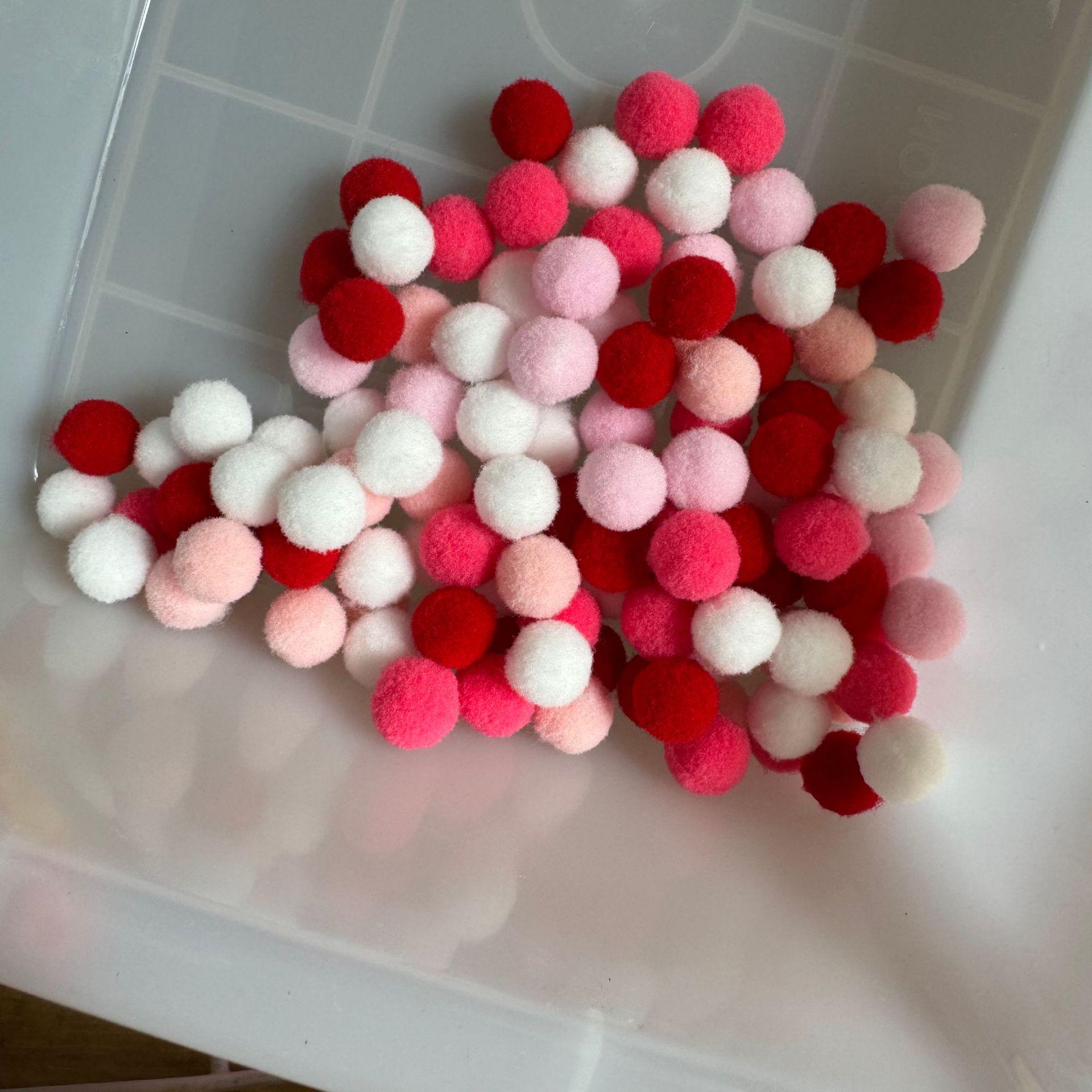 

1,5 см 60 шт. Высокоэластичные полиэстеровые помпоны для изготовления украшений и поделок своими руками