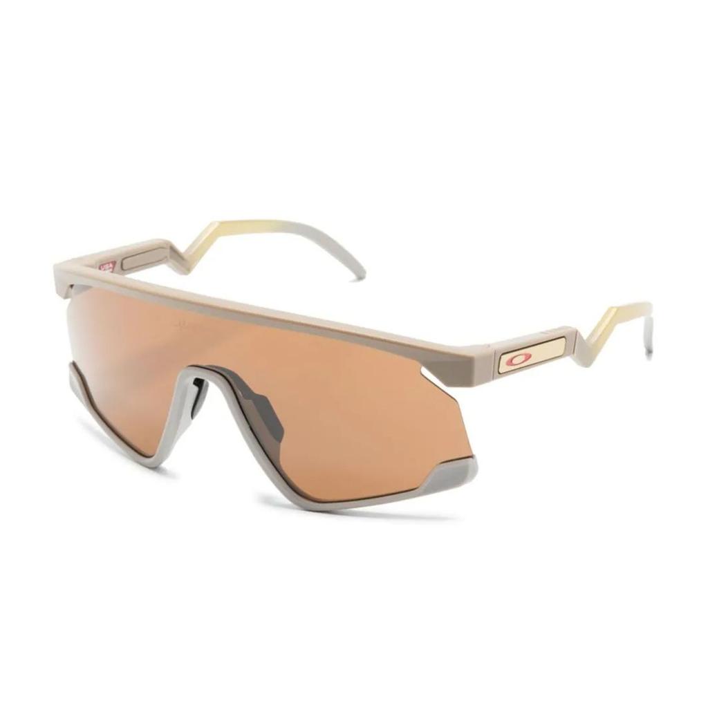 Oakley Logo Engraved Irregular Frame Sunglasses Men Sunglasses Beige 0OO9280