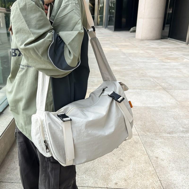 Japanese large-capacity messenger bag women's daily commuting class casual versatile lightweight canvas bag college student book