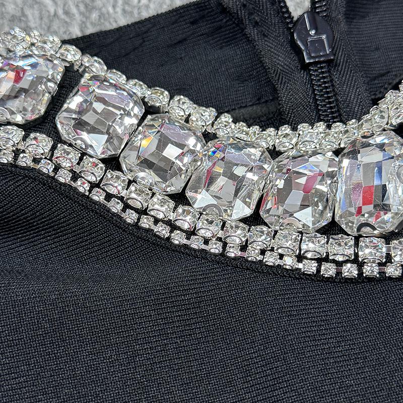 Abito da sera slim-fit in rete tempestato di diamanti con colletto alla coreana