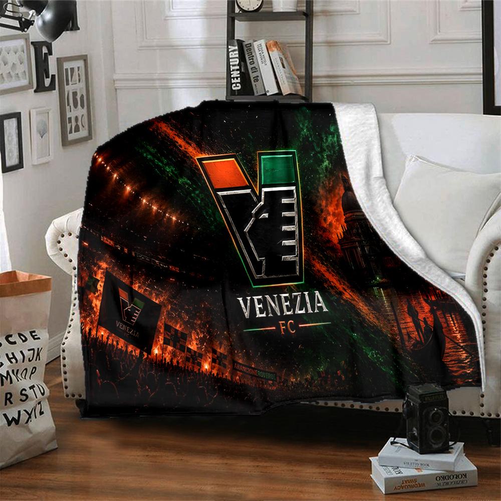 Vene-zia Fußball Flanelldecke, Weiches Polyester, Modernes Design, Ganzjahres für Camping, Reisen, Geschenke für Feiertage oder Geburtstage