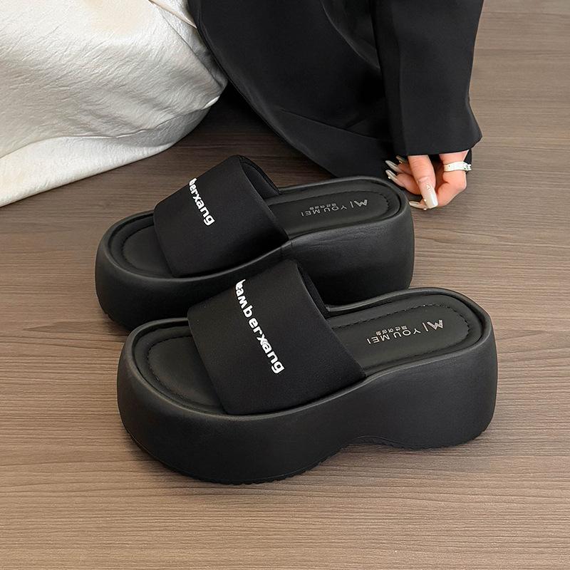 

British style platform casual Roman cool slippers women s 2025 new summer light non-slip fashion beach one-word drag 40