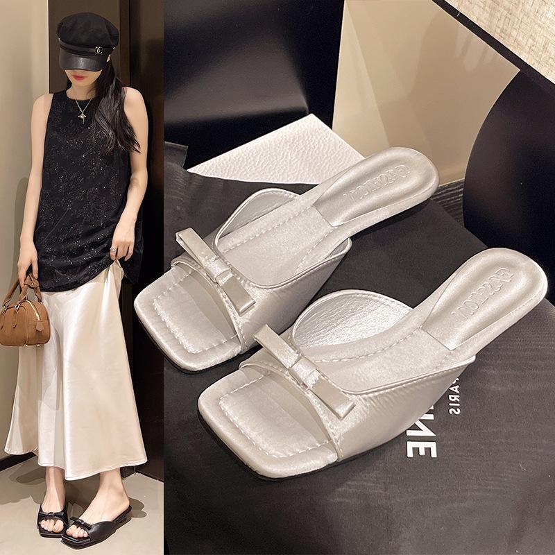 Evening Wind Retro Wedge Sandals French Small Sandals 2025 Spring and Summer New Women's Shoes Silver High Heel One-word Slippers