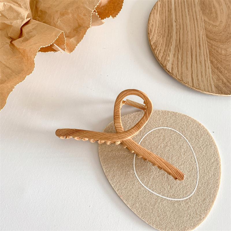Vintage Mutiple Wood Grain Hair Claws for Women Wood Hair Clamps Crab Geometric Shark Shape Girls Hair Clips Barrette Accessory