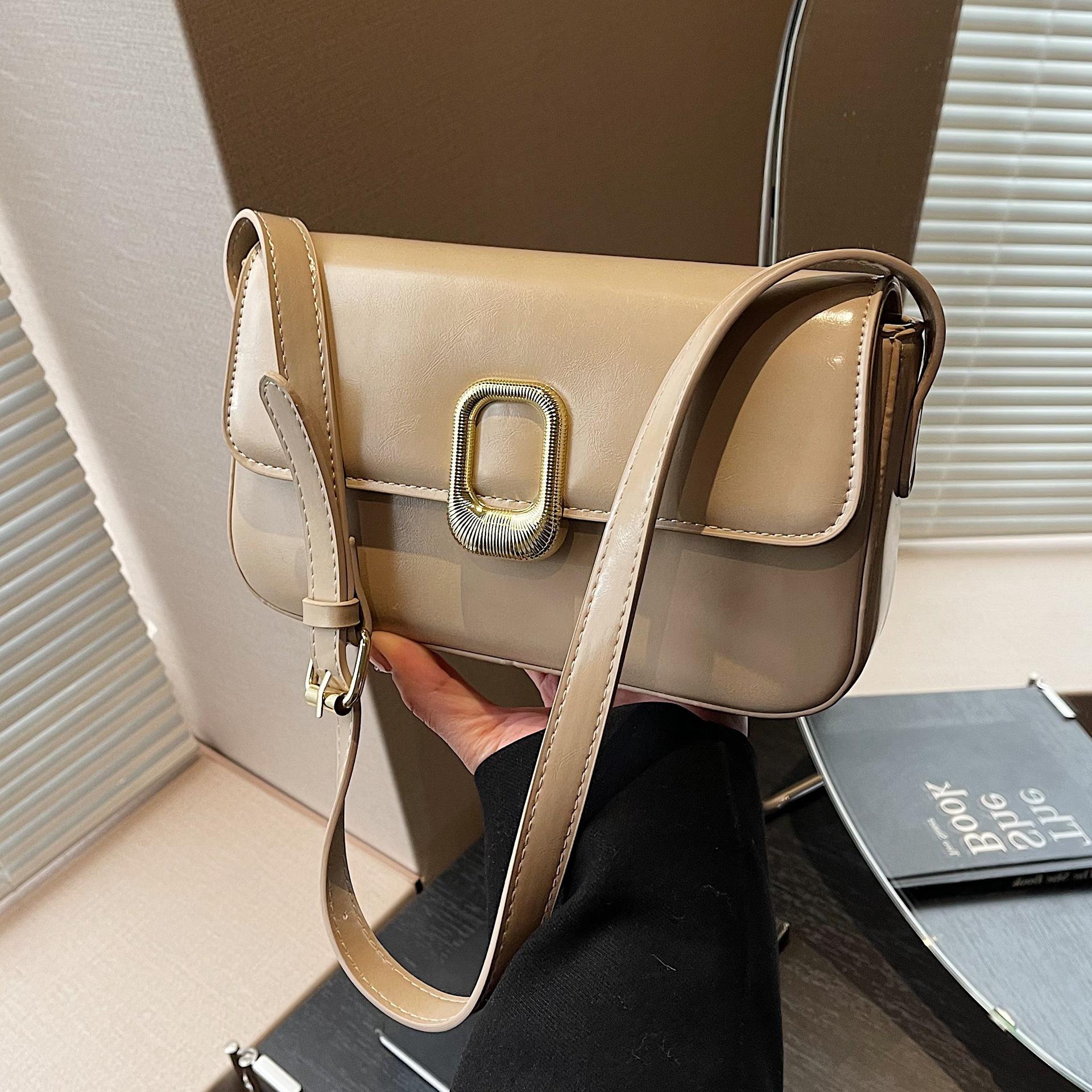 

Elegant Women s Spring 2025 Large-Capacity Crossbody Bag - Versatile Small Square Design for High-End Fashion. белый