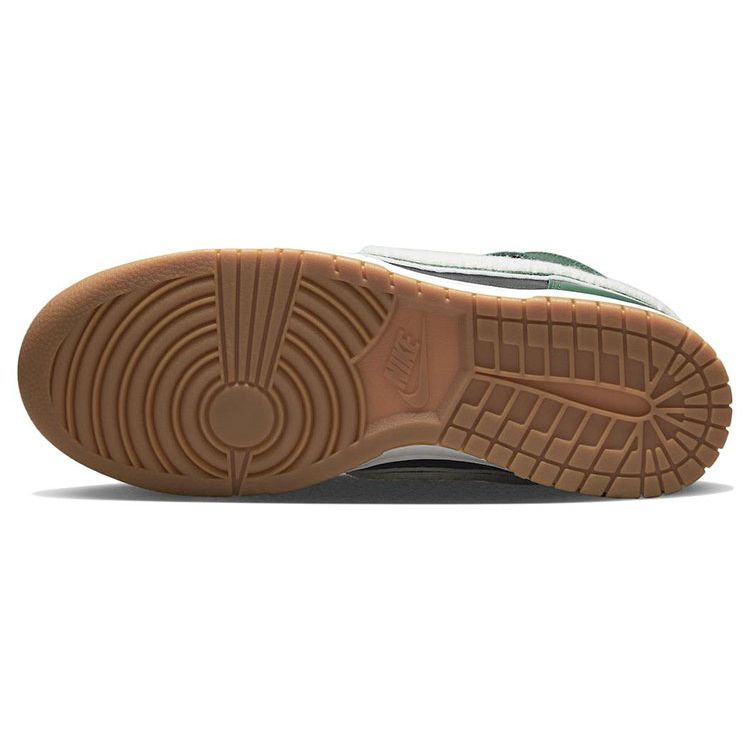 Nike Dunk High Chenille Swoosh - Gorge Green Men Sneakers Black Summit-White Gum-Medium-Brown DR8805-001