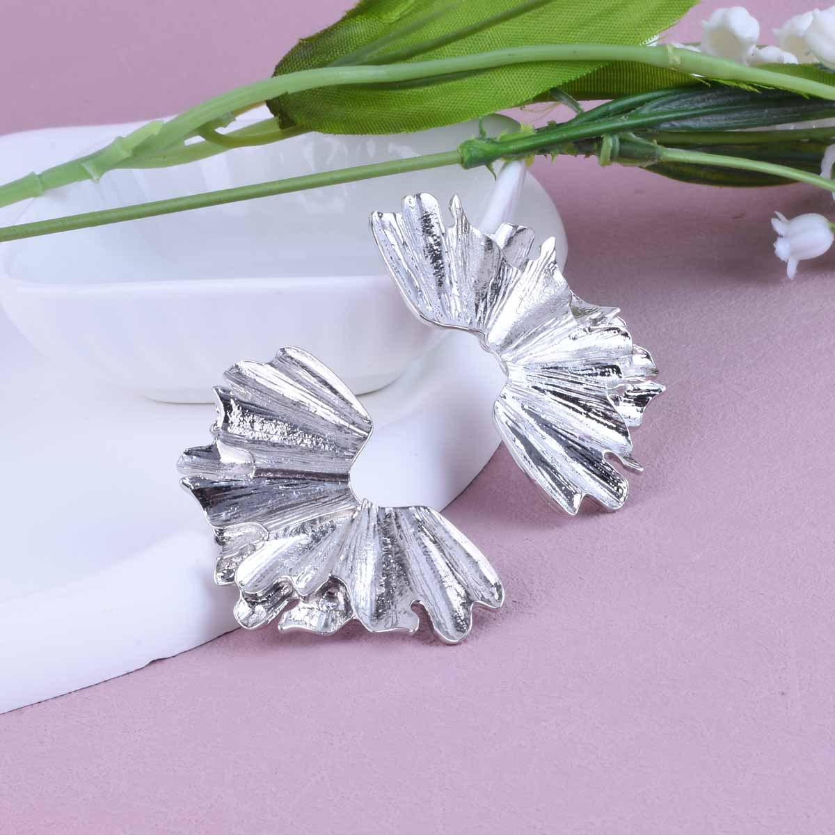 European  American Exaggerated Retro Leaf Flower Earrings: Elegant, Luxury Design