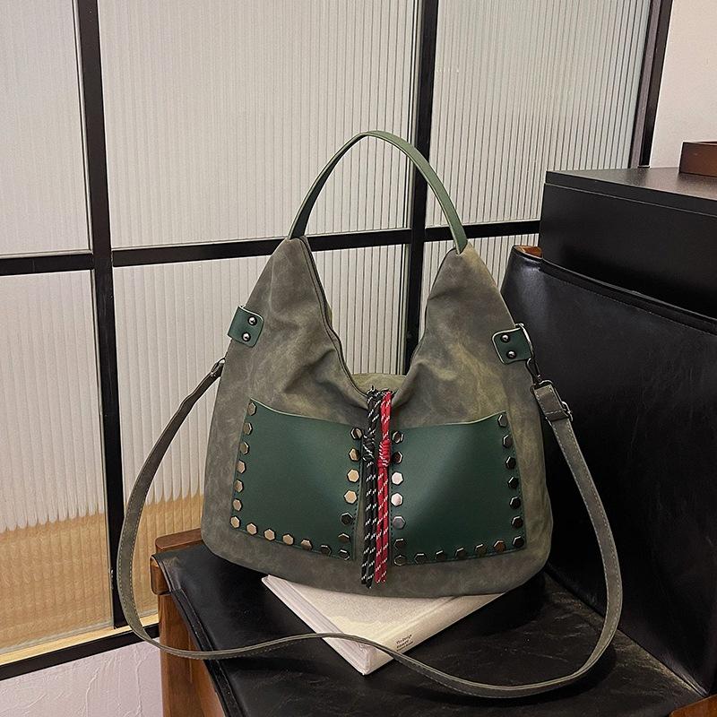 

Замшевая сумка женская большой вместимости новая нишевая на плечо мессенджер сумка для通勤 тоут зелёный