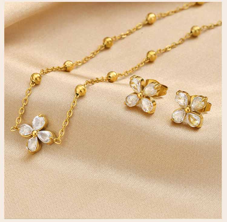 Four Leaf Clover Pendant Necklace for Women White Zircon Bead Chain Stainless Steel Waterproof Party Dainty Trend