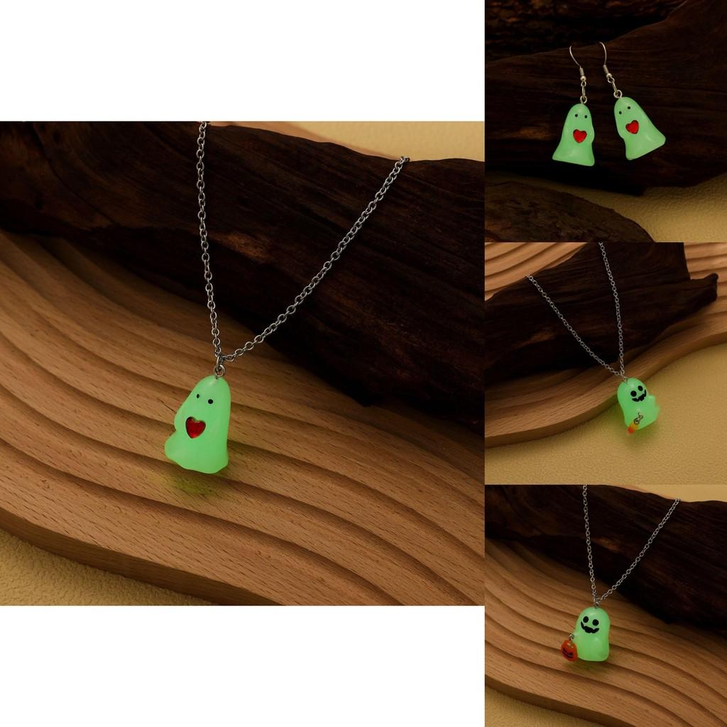 Przyciągające wzrok akcesoria na Halloween świecące w ciemności, w tym kolczyki i naszyjniki