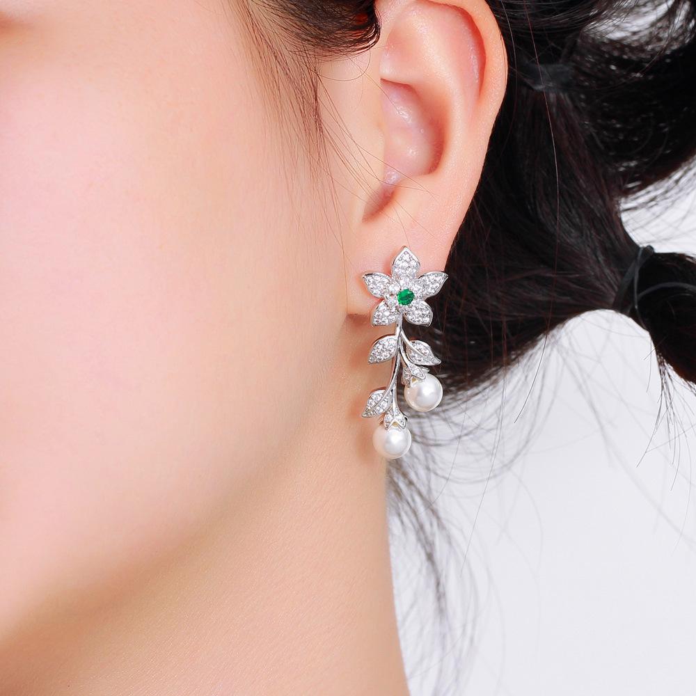 Dynamic Luxury Leaf Pearl Earrings Zircon Flower Design Tassel Long Earrings
