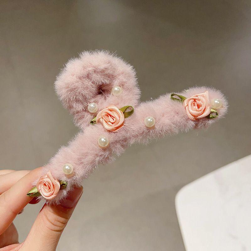 1pc New Style Plush Pearl Gentle Rose Flower Hair Clip, Large Grip Clip, Shark Grip Clip At the Back of the Head