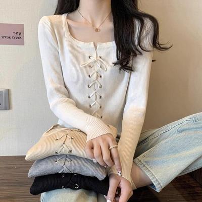Herbst und Winter Neu Quadratischer Kragen Bindungsdesign Sinn Nische Schleife Dünn Langärmeliges Unterteil Pullover Top Damenbekleidung
