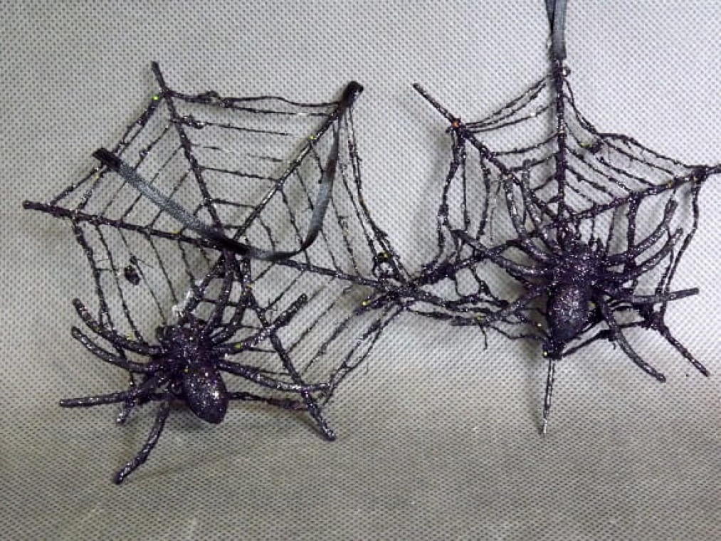 Set of Black Spider Webs with Purple Glitter and Spider Pendants (2 Pieces)