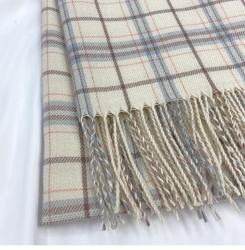 Przytulny szalik w kratę w stylu vintage dla mężczyzn i kobiet - Ciepły szal poliestrowy z frędzlami, idealny na jesień/zimę