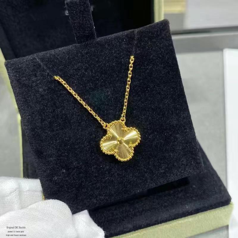 

18K Gold Plated Four-Leaf Clover Necklace/Choker with Rose Red Chalcedony, Agate, and White Shell. V Gold High Version